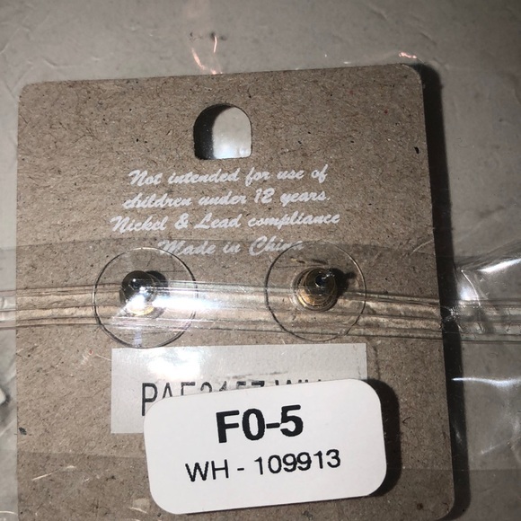 Earrings - Picture 2 of 3